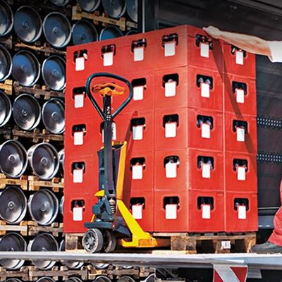 Грузовик с откидной задней дверью